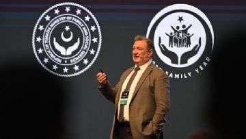 Aile Forumu'nda LGBT Vurgusu: Cinsiyet Değiştirme Ameliyatları Ömrü Kısaltıyor