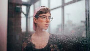 Aile İçinde Cinsiyet Çatışmaları: Bir Annenin Çocuğunun Cinsiyet Yolculuğuyla Başa Çıkma Serüveni