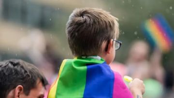 Bir Babanın, Oğlunu Cinsiyet İdeolojisinden Kurtarmak için Verdiği Hukuk Mücadelesi