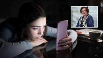 Cass Raporu, Pornografi ve Sosyal Medyanın Trans Olmak İsteyen Kızların Sayısında Artışa Yol Açtığı Konusunda Uyarıyor