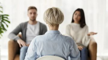 Uzman Görüşü: Translık İddiasındaki Çocuklar için Bilinçli Terapist Seçimi