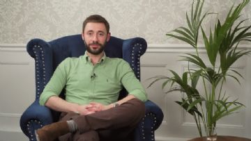 Cinsiyet İdeolojisine Karşı Çıktığı için Mesleğinden Men Edildi