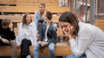 Ergenlik Çağındaki Gençler Kabul Görmek için Transseksüelliğe Başvuruyor