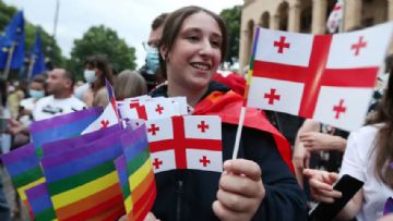 Gürcistan Eşcinsel Evliliği ve Cinsiyet Değiştirmeyi Yasaklıyor