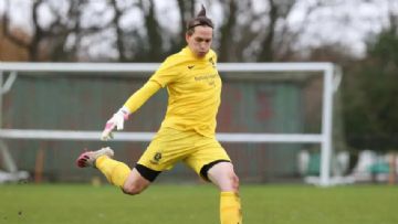 İngiltere'de Kadın Futbol Maçı Trans Kaleci Krizi Nedeniyle Ertelendi