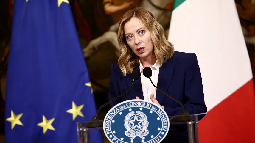 İtalya'dan Eşcinsellere Yurtdışında Taşıyıcı Annelik Yasağı