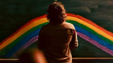 'Kızımın Cinsiyet Değiştirdiğini Öğretmenleri Ona Erkek Olarak Hitap Ettiğinde Öğrendim'