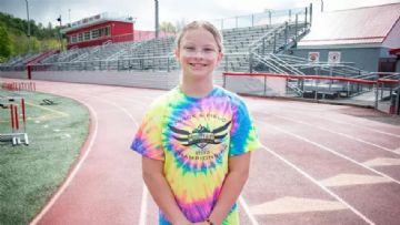 Kızlar Atletizm Kategorisinde Şampiyonluk Kazanan Trans Atlet Beş Kız Yarışmacının Tepkisiyle Karşılaştı