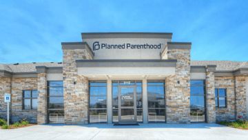 Planlı Ebeveynlik (Planned Parenthood): Tartışmalı Geçmişi ve Günümüze Etkileri