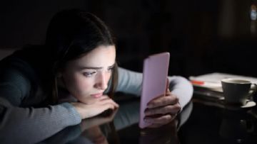 Şiddet İçeren Pornolar Genç Kızlarda Transseksüelliğe mi Neden Oluyor?