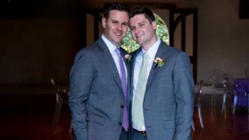 Taşıyıcı Annelik Yoluyla Bebek Sahibi Olan Eşcinsel Çift Eleştiri Yağmuruna Tutuldu