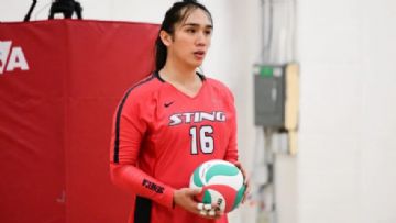 Toronto'da Düzenlenen Üniversite Kadınlar Voleybol Maçını Beş Erkek Domine Etti