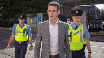 Trans İdeolojiye Karşı Çıkan İrlandalı Öğretmen Tutuklandı