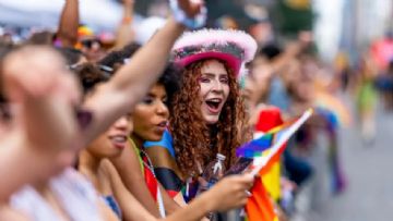 Z Kuşağı ve LGBT: Genç Yetişkinlerin %28'i Kendini LGBT Olarak Tanımlıyor